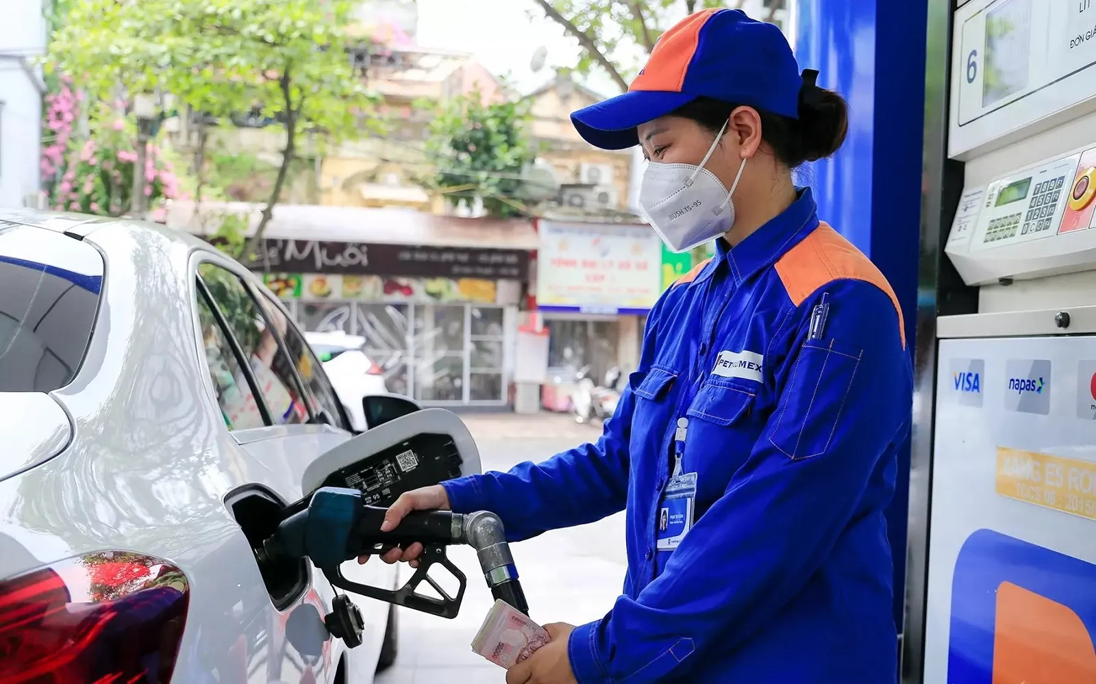 Tự động gửi hóa đơn cho khách hàng thân thiết